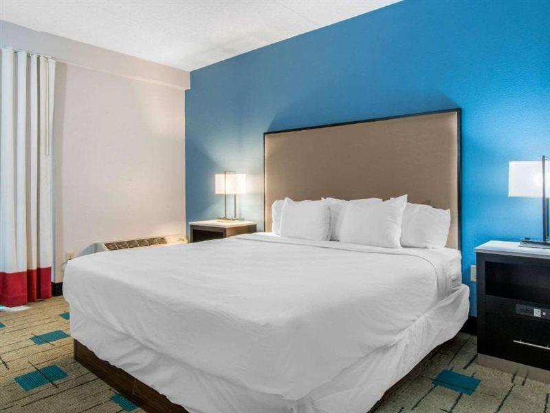 Hotel Clarion Inn&suites