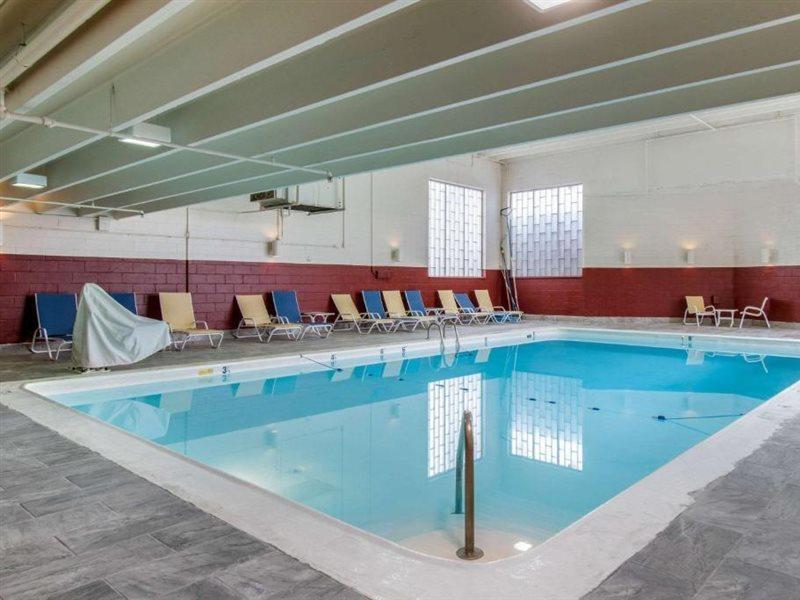 Clarion Inn&suites Hotel 4*