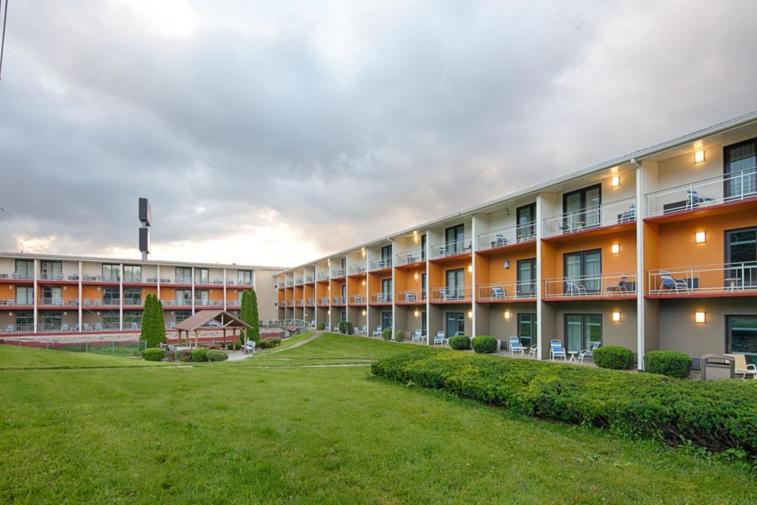 Hotel Clarion Inn&suites 4*