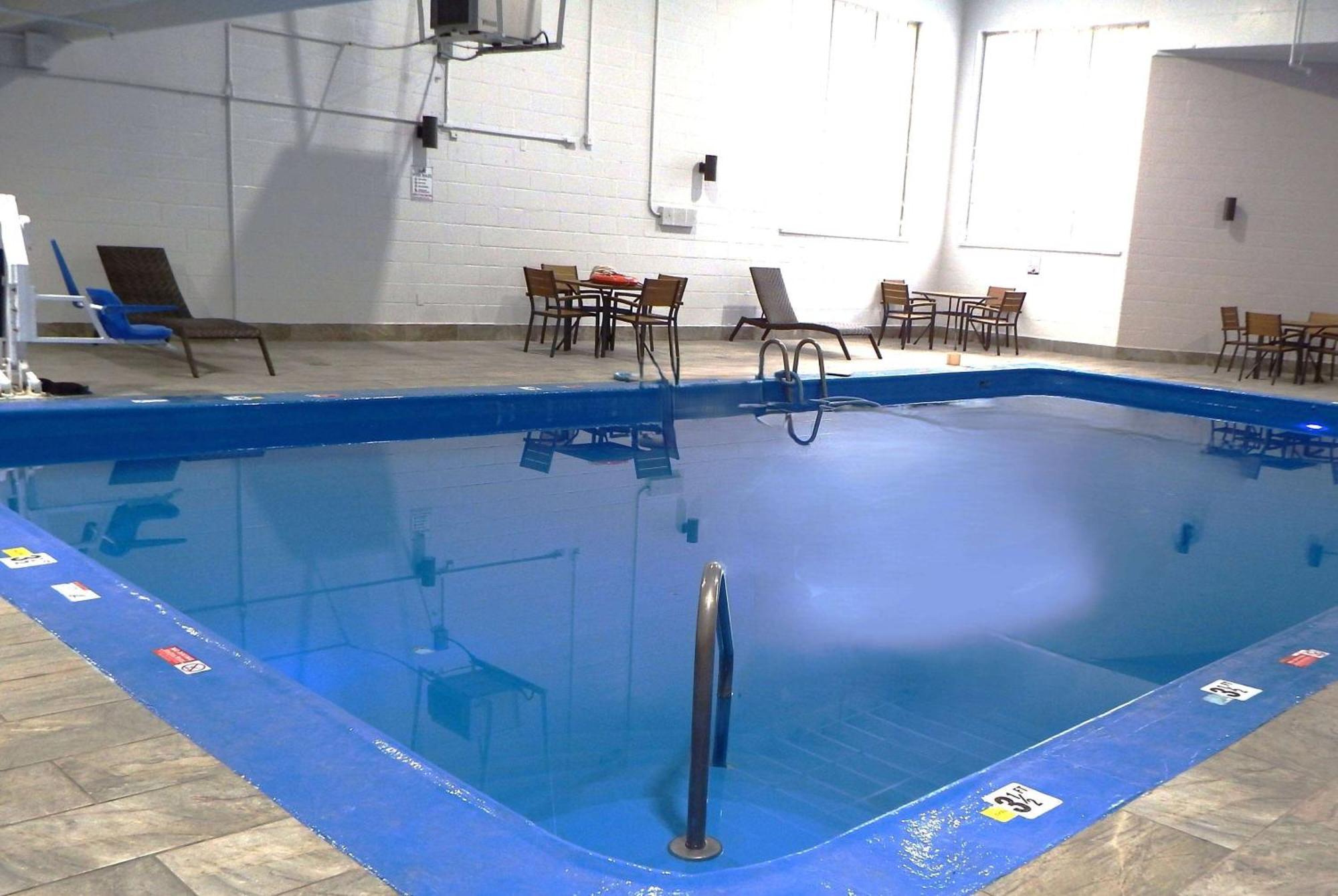 Clarion Inn&suites Hotel Chambersburg