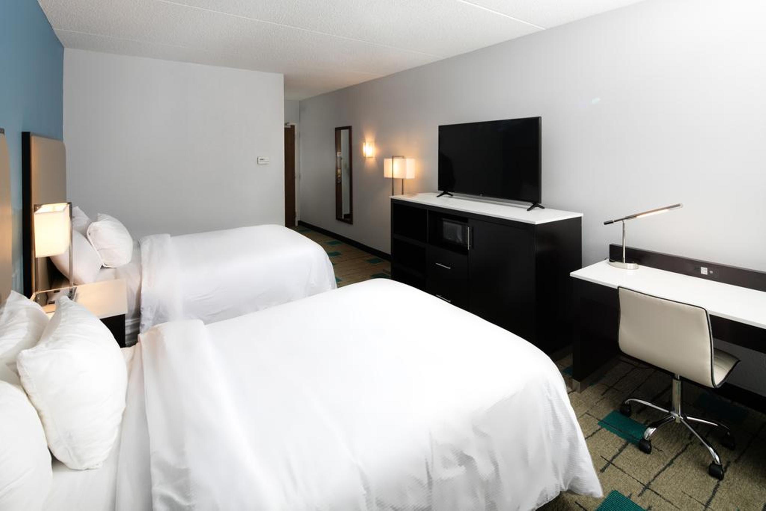 Hotel Clarion Inn&suites 4*