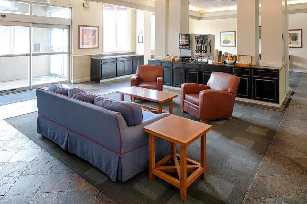 Clarion Inn&suites Hotel 4*