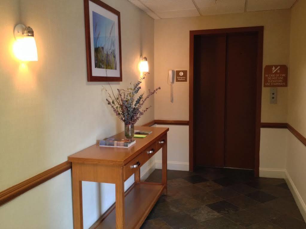 Clarion Inn&suites Hotel Chambersburg