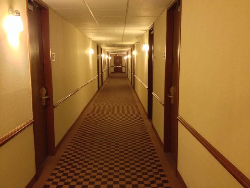 Hotel Clarion Inn&suites 4*
